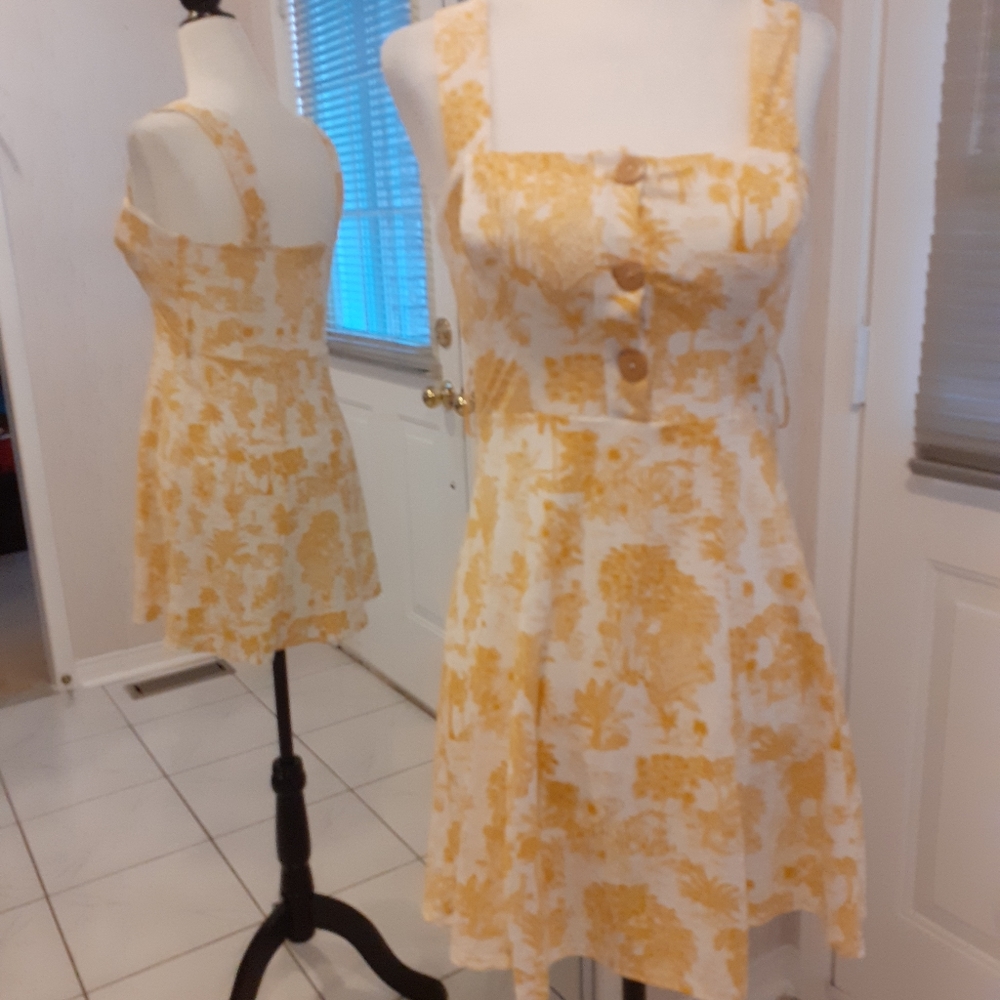 4/$60 White & Yellow Sundress - Size US 2 (XS)